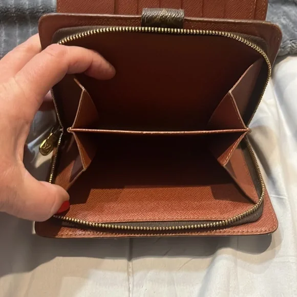 Louis Vuitton wallet - Picture 3 of 9